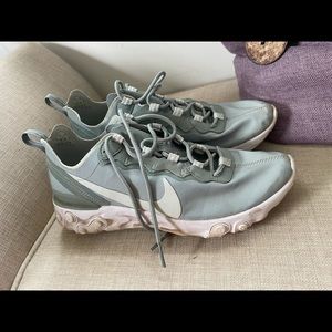 Nike react size 9 women’s tennis shoes
